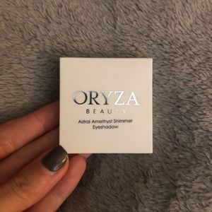 ORYZA Beauty Astral Amethyst Shimmer Eyeshadow
